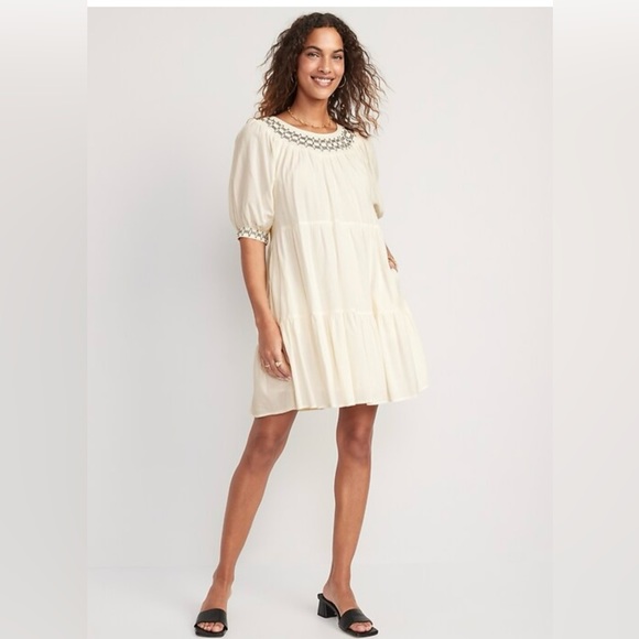 Old Navy Dresses & Skirts - Old Navy women’s‎ large puff sleeve smocked midi swing dress